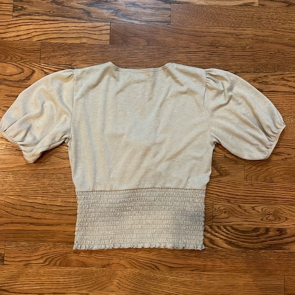 Abercrombie & Fitch Puff Sleeve Smocked sage green Top size small - Picture 3 of 4